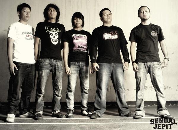 Sendal Jepit Band