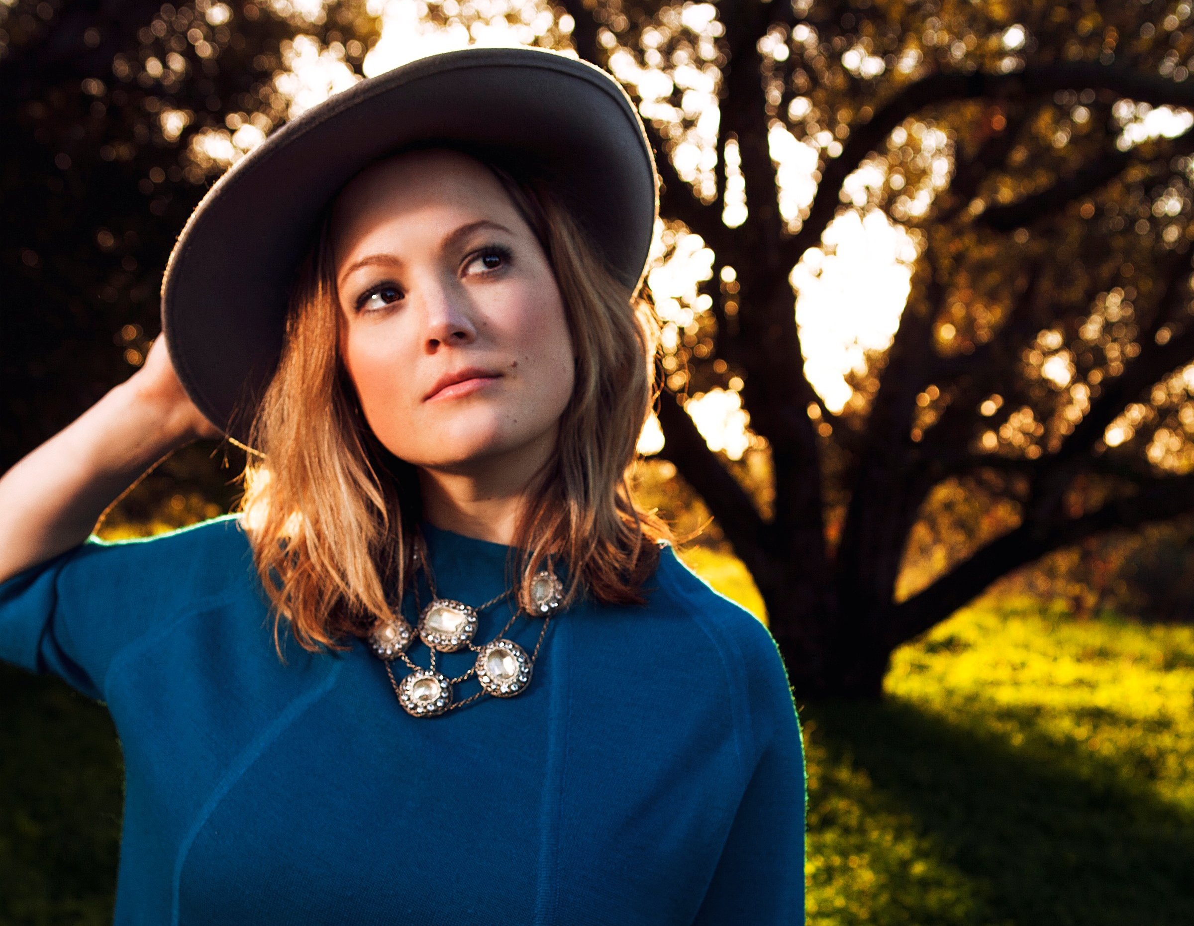 Sara Watkins Profile Picture