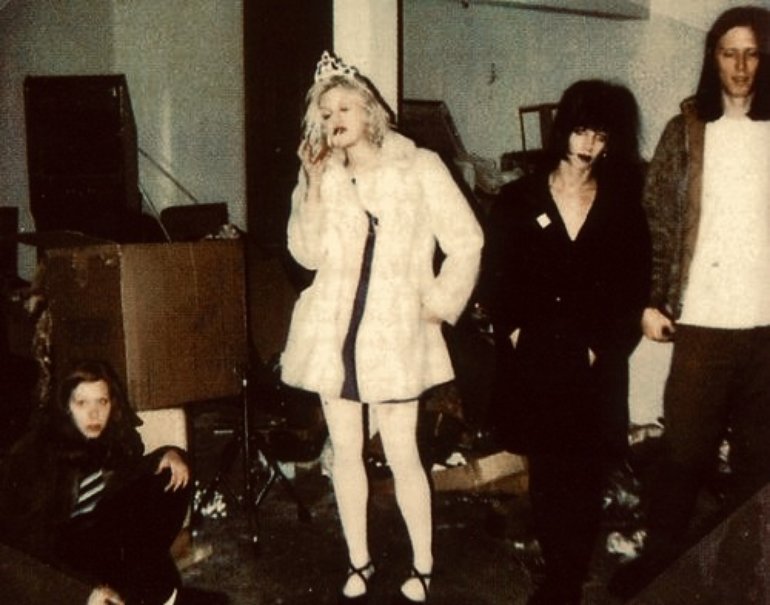 Hole violet