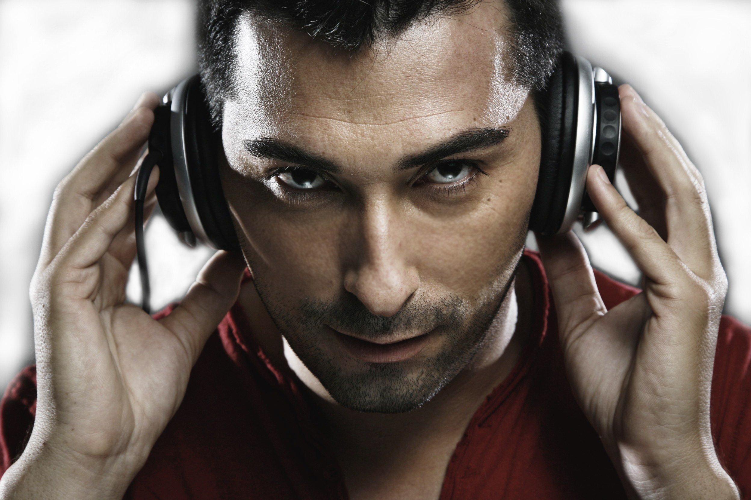 мужчины они такие. мужики они такие. песня совсем наоборот слова. остап парфенов - мужчины круче. мужчина женщина гитара.