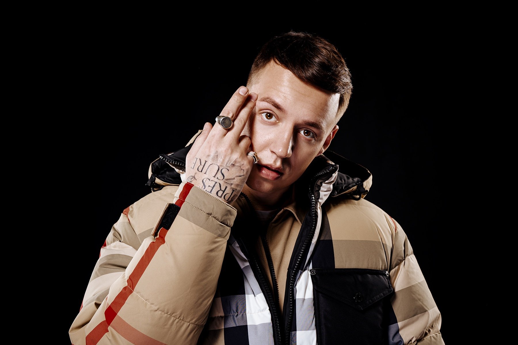 Продюсер aarne. Арни битмейкер. Аарне рэпер. Aarne продюсер. Aarne продюсер.