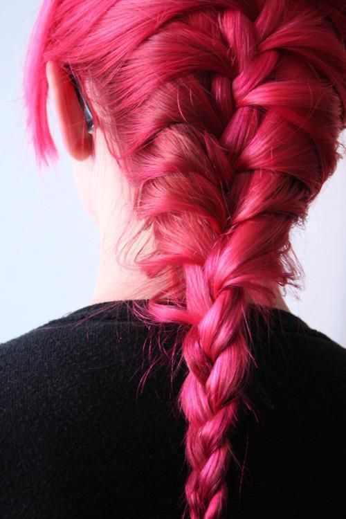 Розовые косички в роблокс. Косы розовый. Прическа розовые косы. Розовые волосы косички. Косы с розовыми волосами.