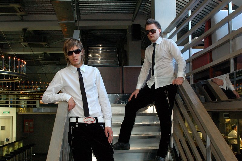 Amv близнецы. S neжno группа. Группа снежно близнецы. Близнецы s*neжno. Группа снежно солист.