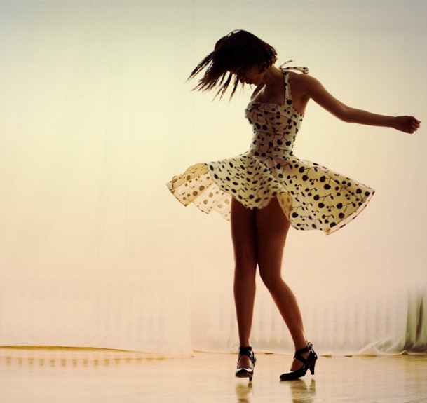 Танцы в коротких юбках