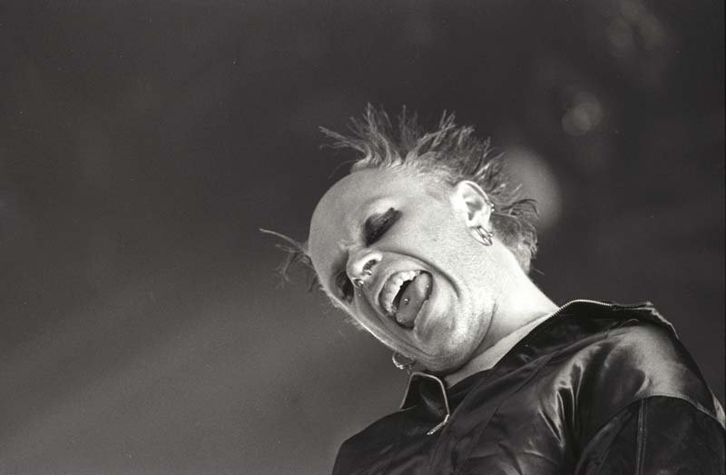 Флинт время. The prodigy keith flint. продиджи кейт флинт. солист продиджи кейт флинт. кит флинт 1997.
