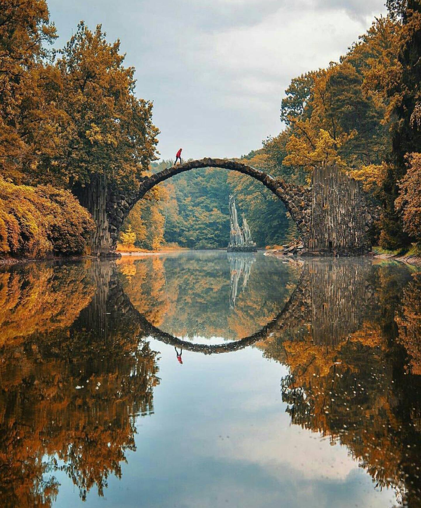 Рисунки красивых мест. Мост Ракотцбрюке Германия. Чертов мост Ракотцбрюке, Германия. Кромлау Германия чертов мост. Парк Кромлау в Германии.