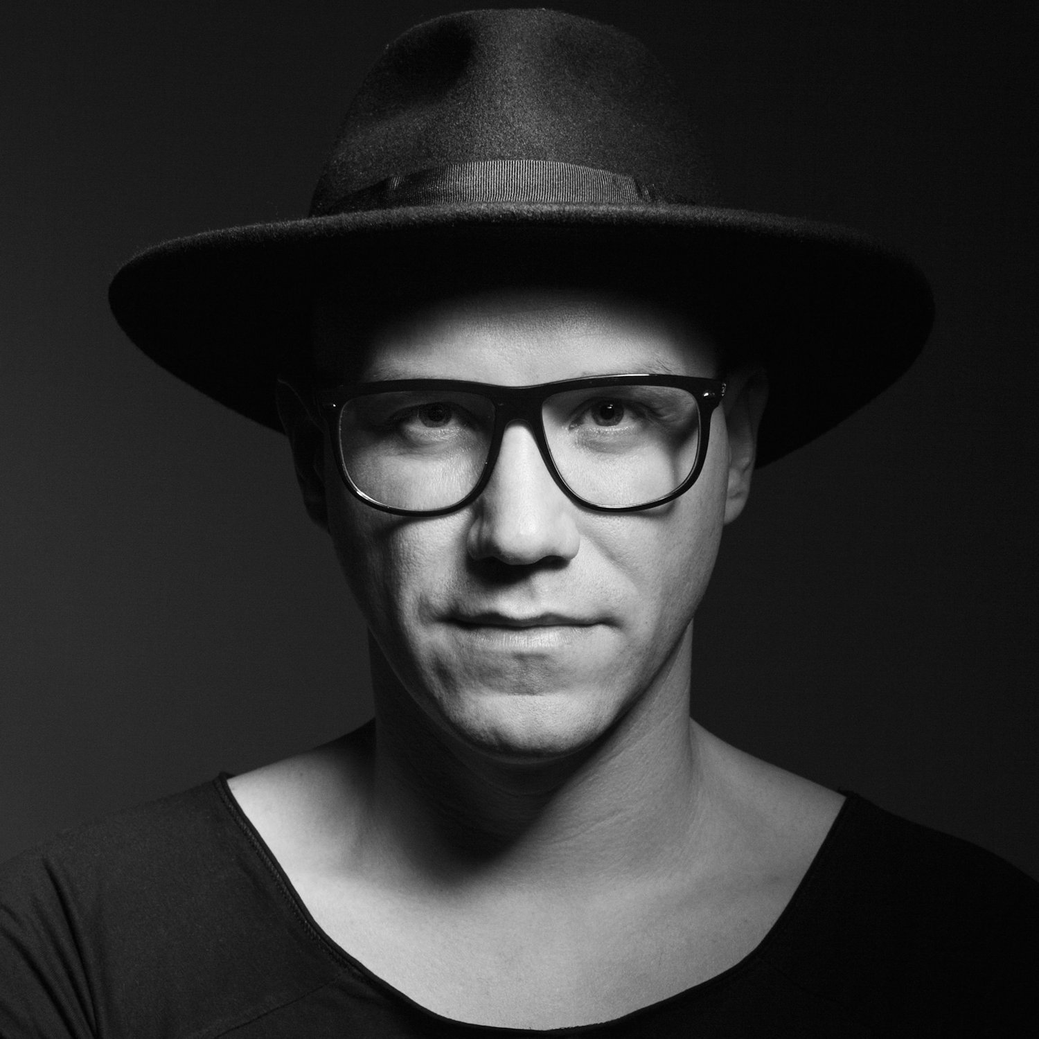 Gromee lover. Now featuring. Gromee remix. Gromee feat. жанры sara chmiel & gromee.