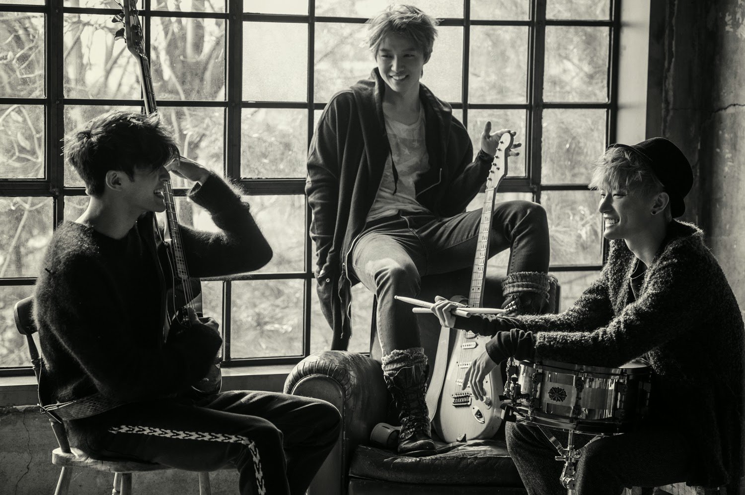 Royal pirates. Royal Pirates корейская группа. Пират Роял. Royal Pirates песни.