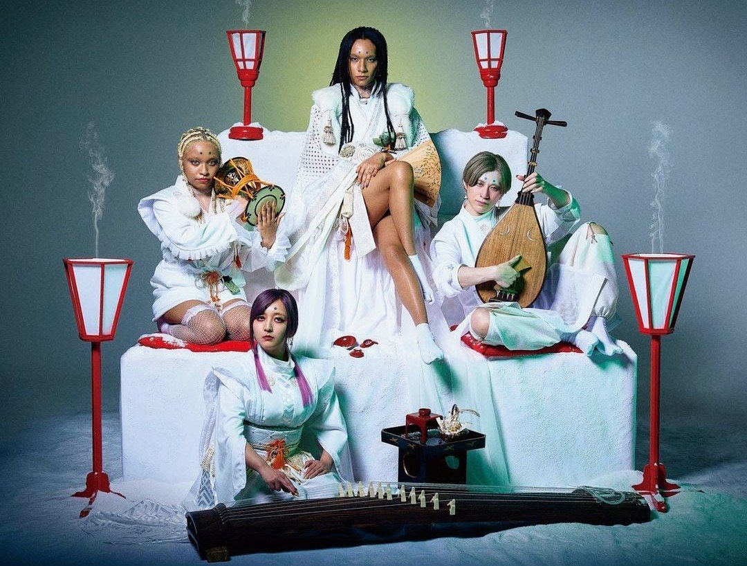 Queen Bee Photos | Last.fm