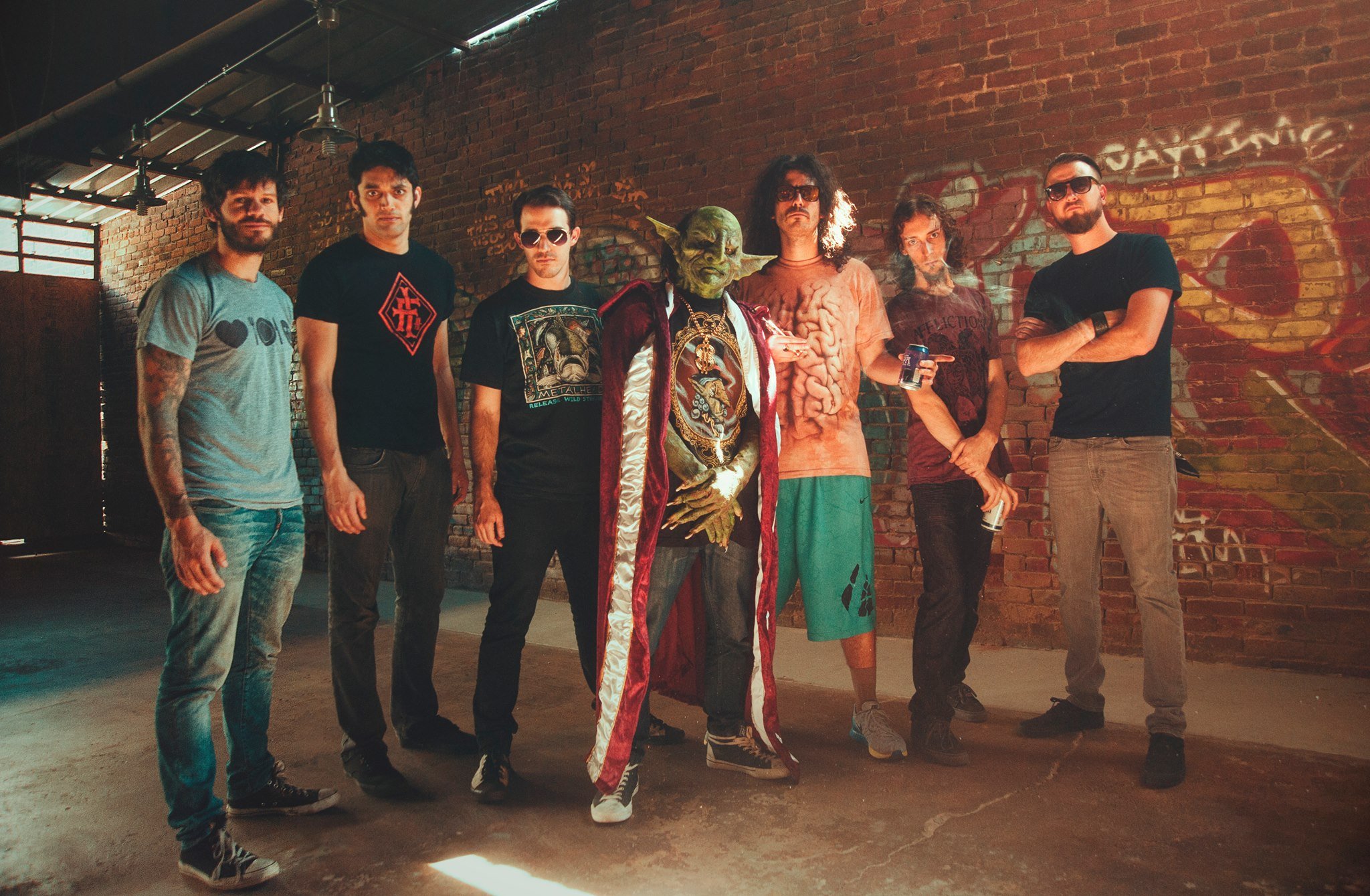 группа фантом. красная плесень солист. где фантом группа участники. Raza фото. Halsey new album 2022.