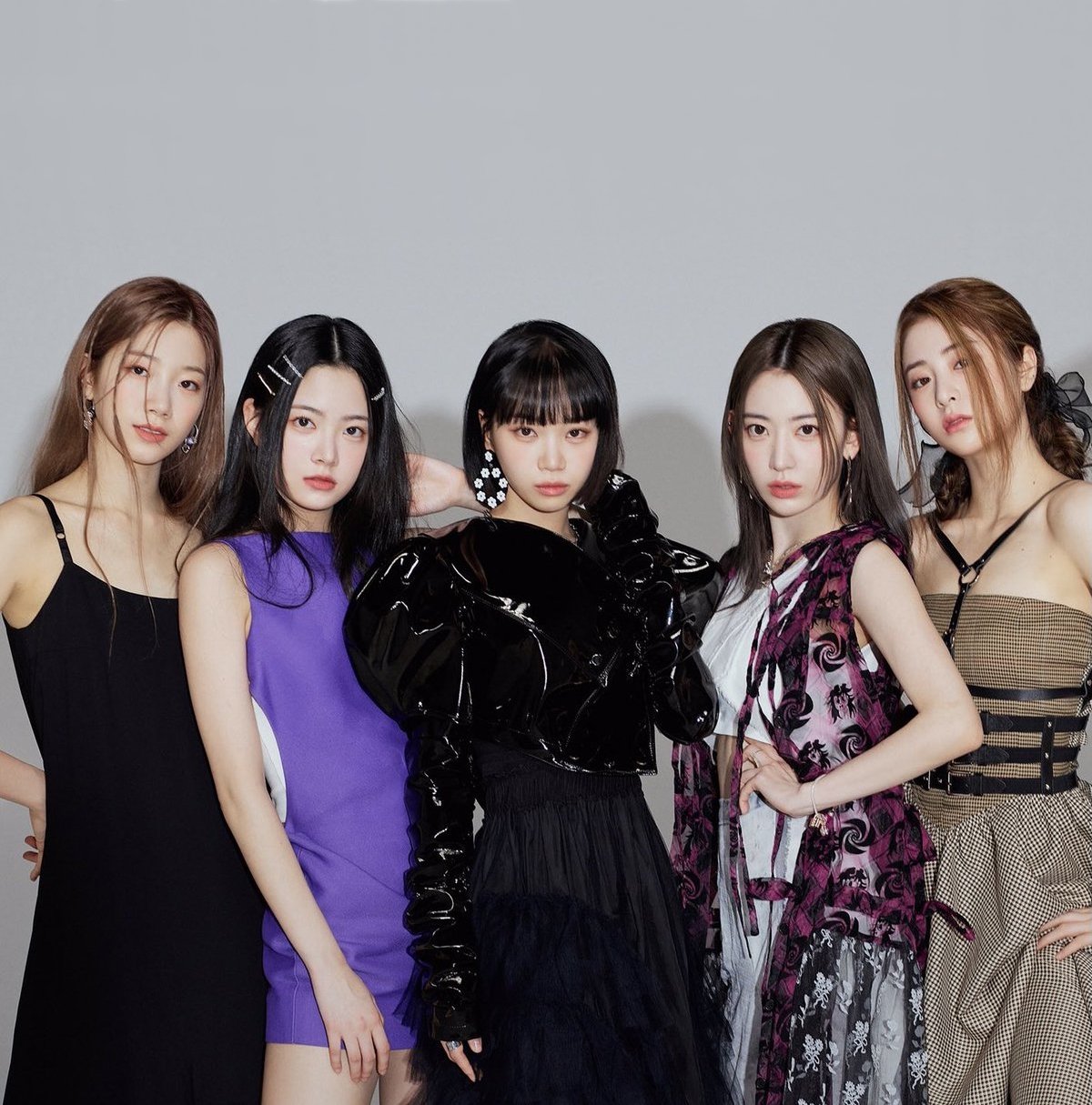 Группа le sserafim. Members le. Le serafim корейская группа. Группа le sserafim дебют. Le serafim kpop группа.