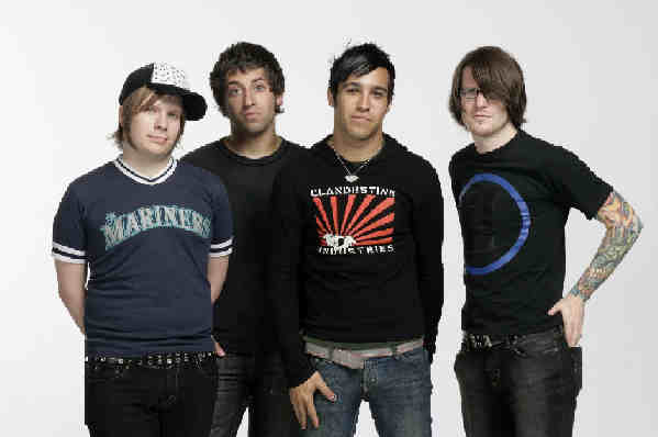 Фоб школа. Фоб школа. Фоб школа. Вокалист fall out boy 2022. Фоб школа.