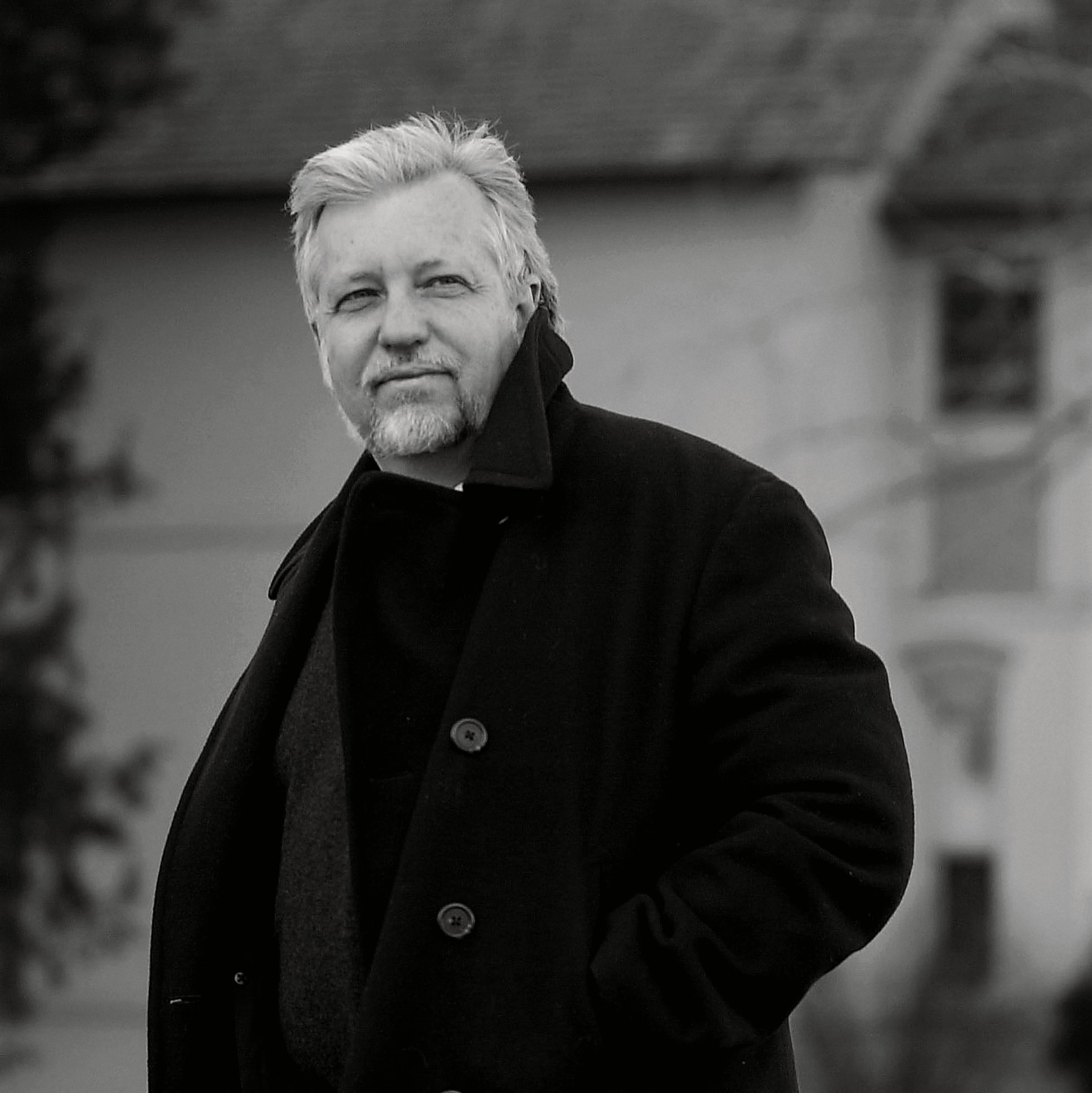 дэн симмонс актер. дэн симмонс писатель. дэн симмонс писатель. дэн симмонс / dan simmons. дэн симмонс.