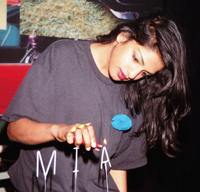 Mia jimmy. Миа матанги. A певица. Миа матанги. Paper planes m.