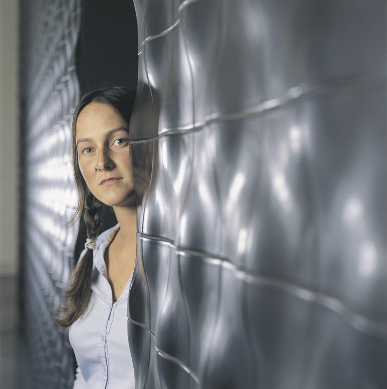 Emma ist ganz alleine zu Hause Telegraph