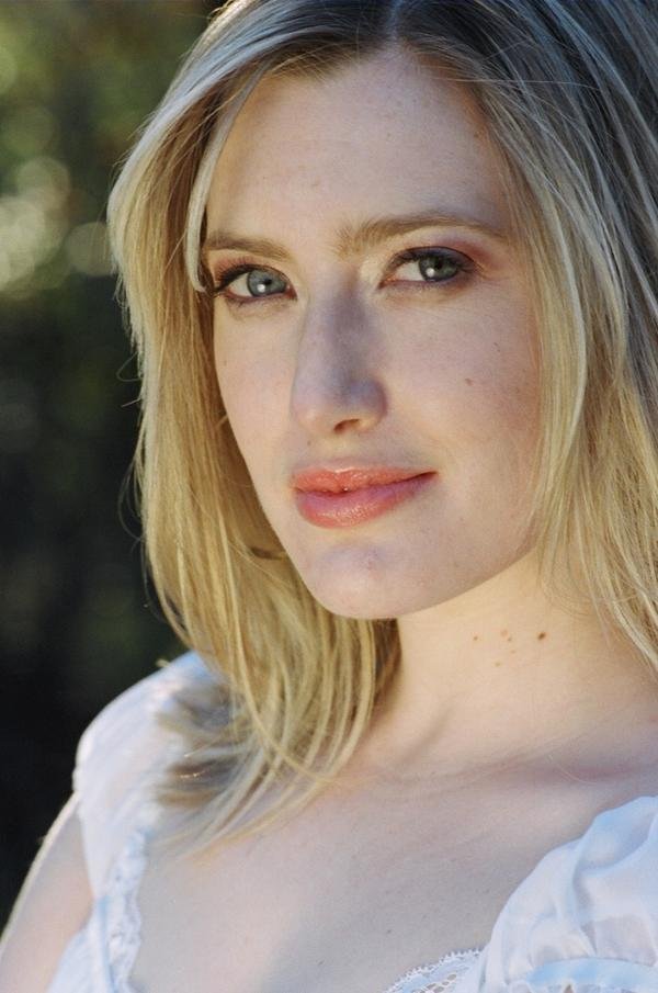 Lindsay Jones Cleavage
