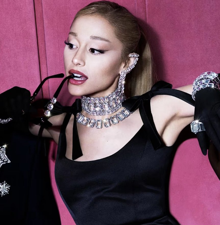 Ariana Grande Profile Picture