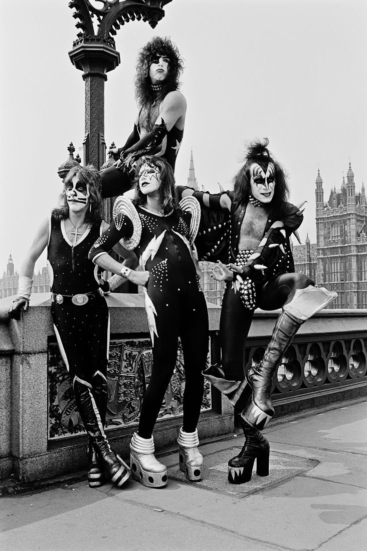 Kiss Cover Image