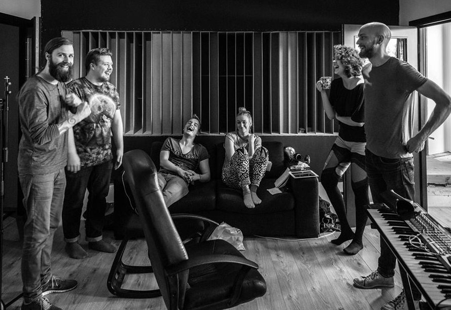 Í annan heim — Rökkurró | Last.fm