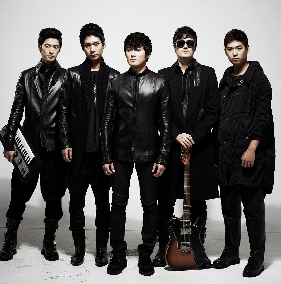 Группа пекин слушать все песни. Южная Корея группа рок. Корейский ансамбль. Корейские музыканты. Корейская рок группа мужская.
