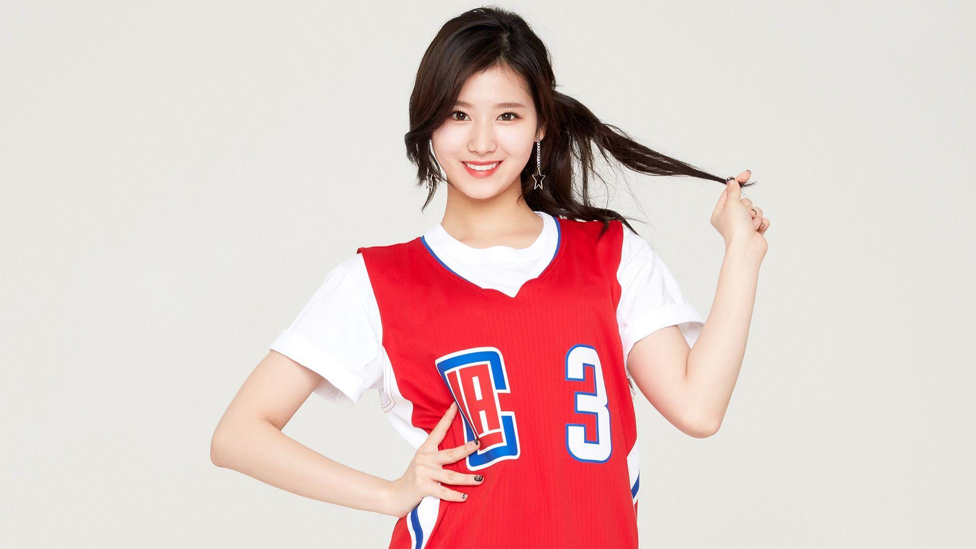 Adam is twice. Sana твайс. твайс nayeon. минатозаки сана в полный рост. mina twice.