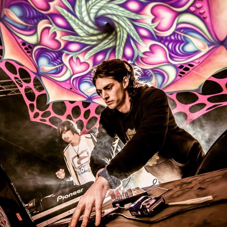 Джонни джахид. Наговицын с гитарой. Стромай формидабль. Эйбел макконен тесфайе. Композиция исполнитель.