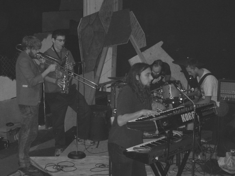 https://lastfm.freetls.fastly.net/i/u/ar0/96c330ae35b14641a46434013a1a089b.jpg