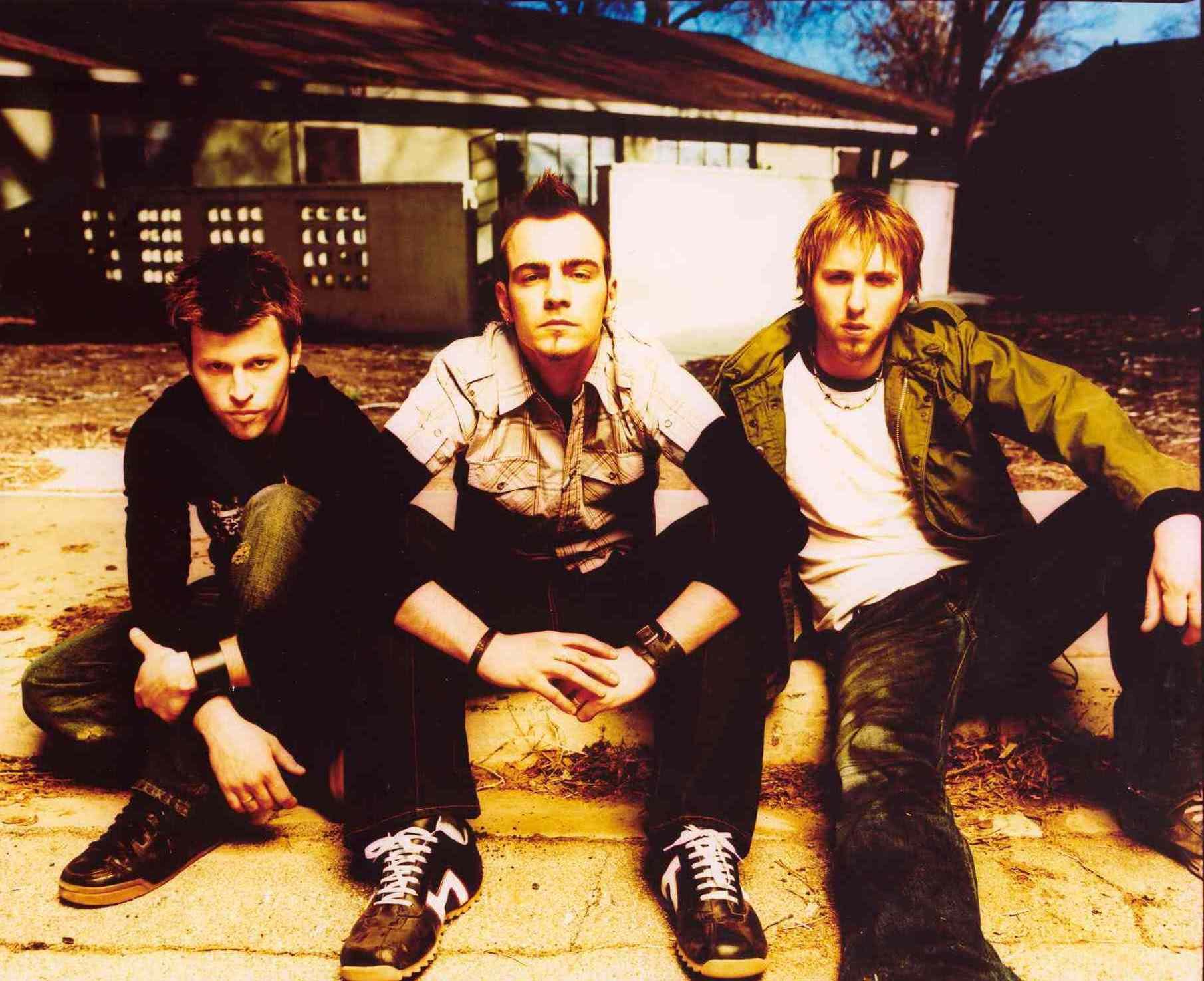 Three days go. Рок группа three days grace. Three days grace фото группы. Ниньер tdg. Three days grace.