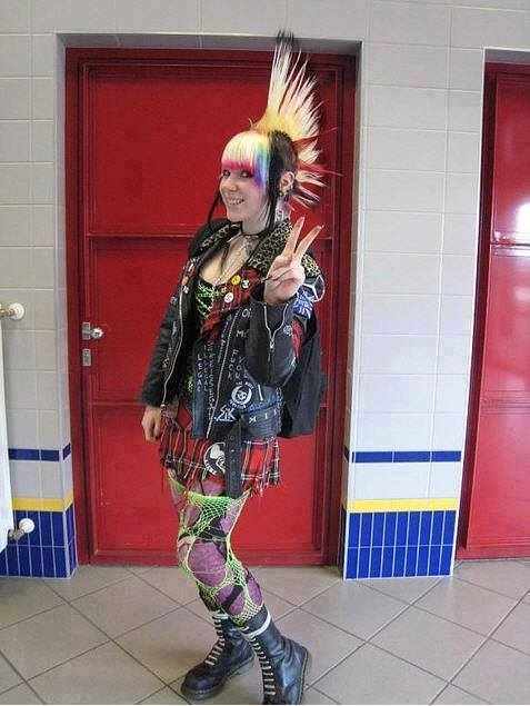 Mohawk Punk girl, Punk rock fashion, Punk rock girls
