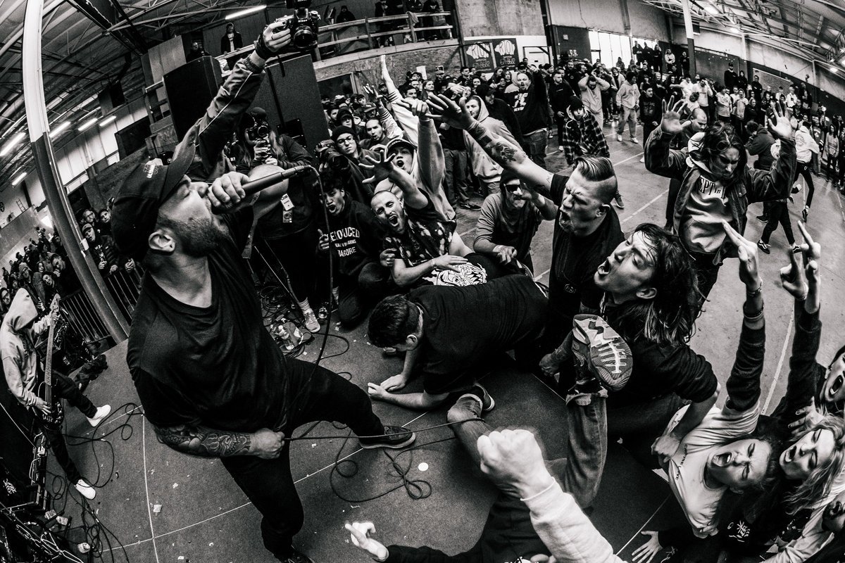 Хардкор картинки. Angerfist 2019. Добавьте хардкора в музыку. Музыкальный хардкор. The chariot группа.