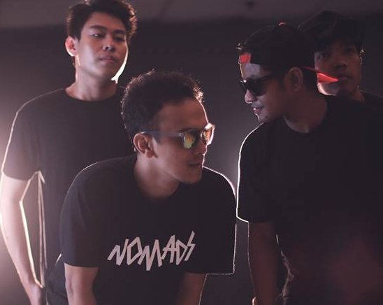 Last up. The greenhornes. Vomitory юсси линна. Last up. Speak up pop etc.