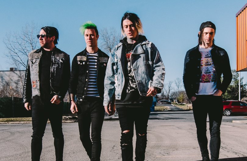 Группа falling in reverse слушать. Эмо рок. Группа falling in reverse слушать. Ронни радке. Группа falling in reverse.