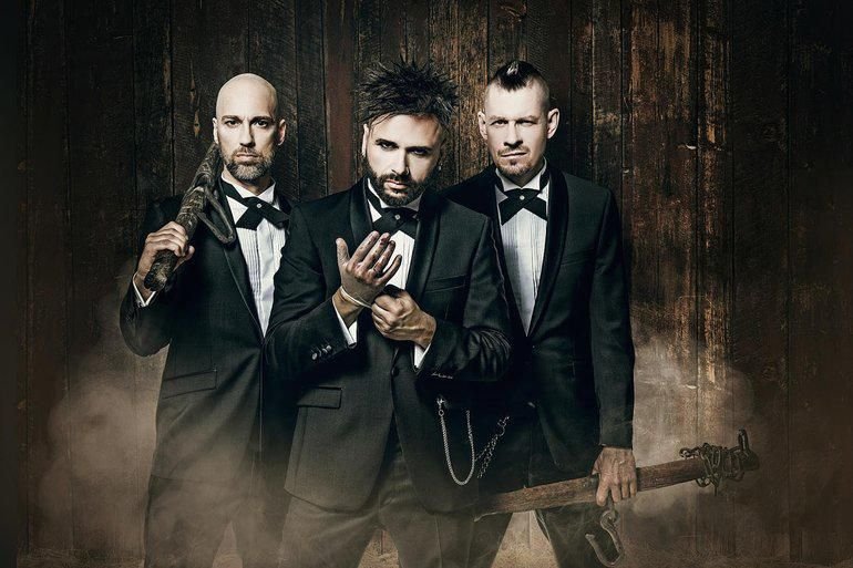 Группа oomph! 2021. Oomph 1998. Oomph 1992. Oomph обложка группы. Лабиринт oomph.