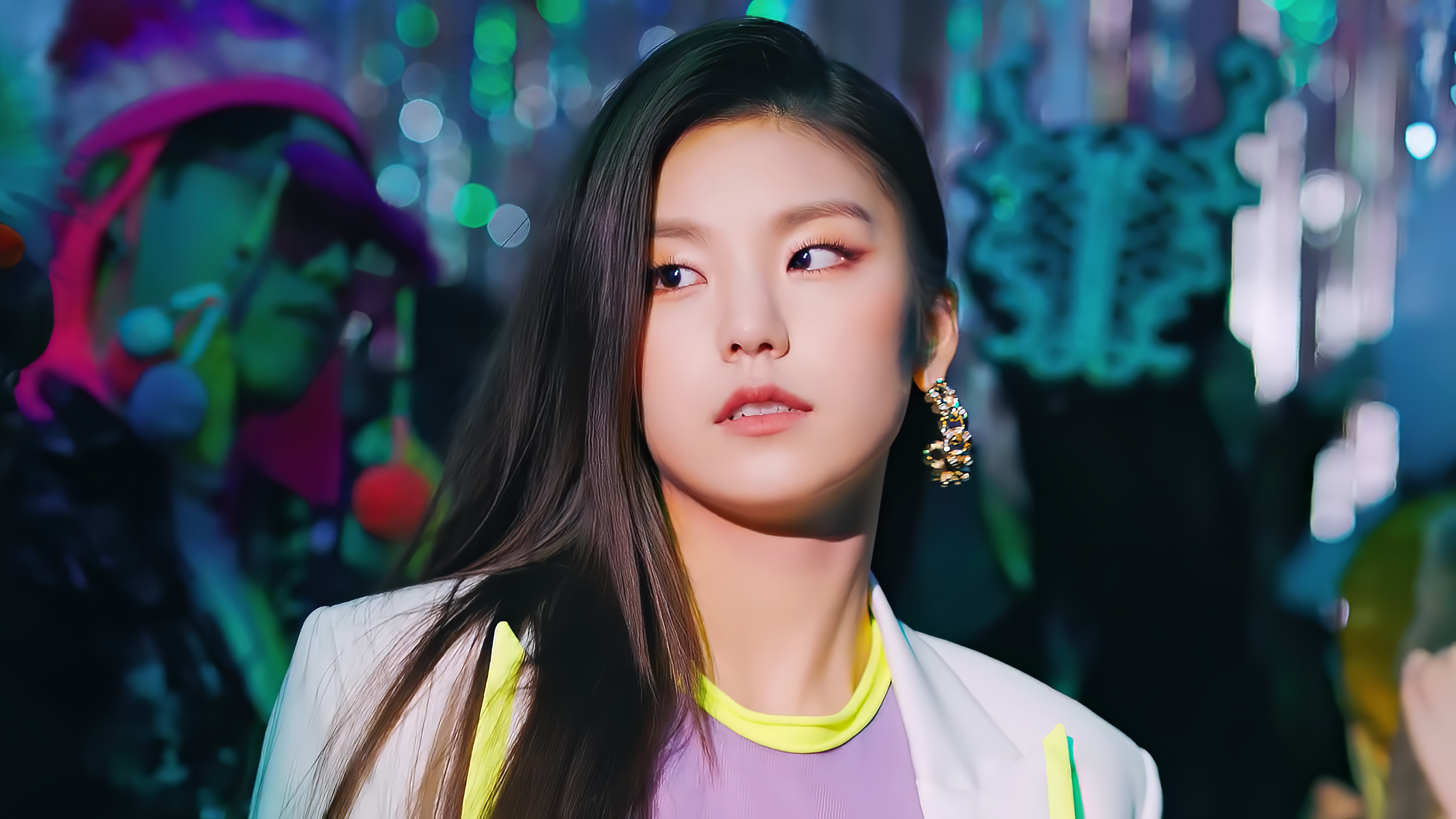 Песни itzy born. Йеджи Itzy. Itzy участницы Йеджи. Йеджи Itzy Loco. Хван Йоджи Itzy.