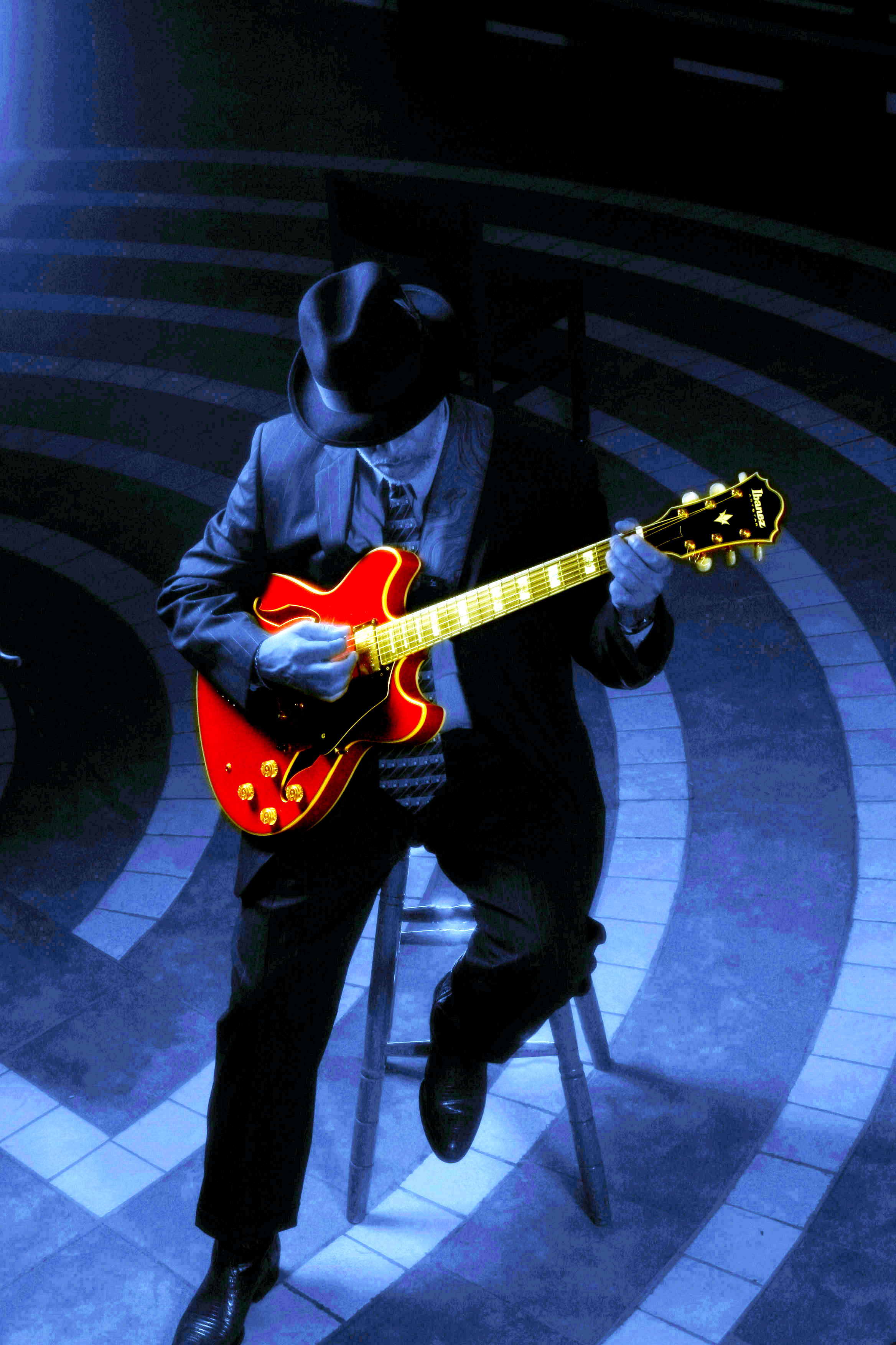 Блюз исполнит. Блюз рок. Блюз исполнит. Вечерний блюз. Блюз фото.