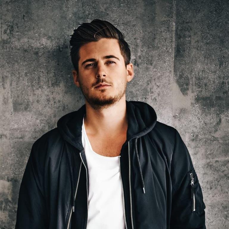 -pawl-radio-love. Only alexander певец великобритании. Alexander everything. Alexander everything. Алекс блу дэвис трансгендер.