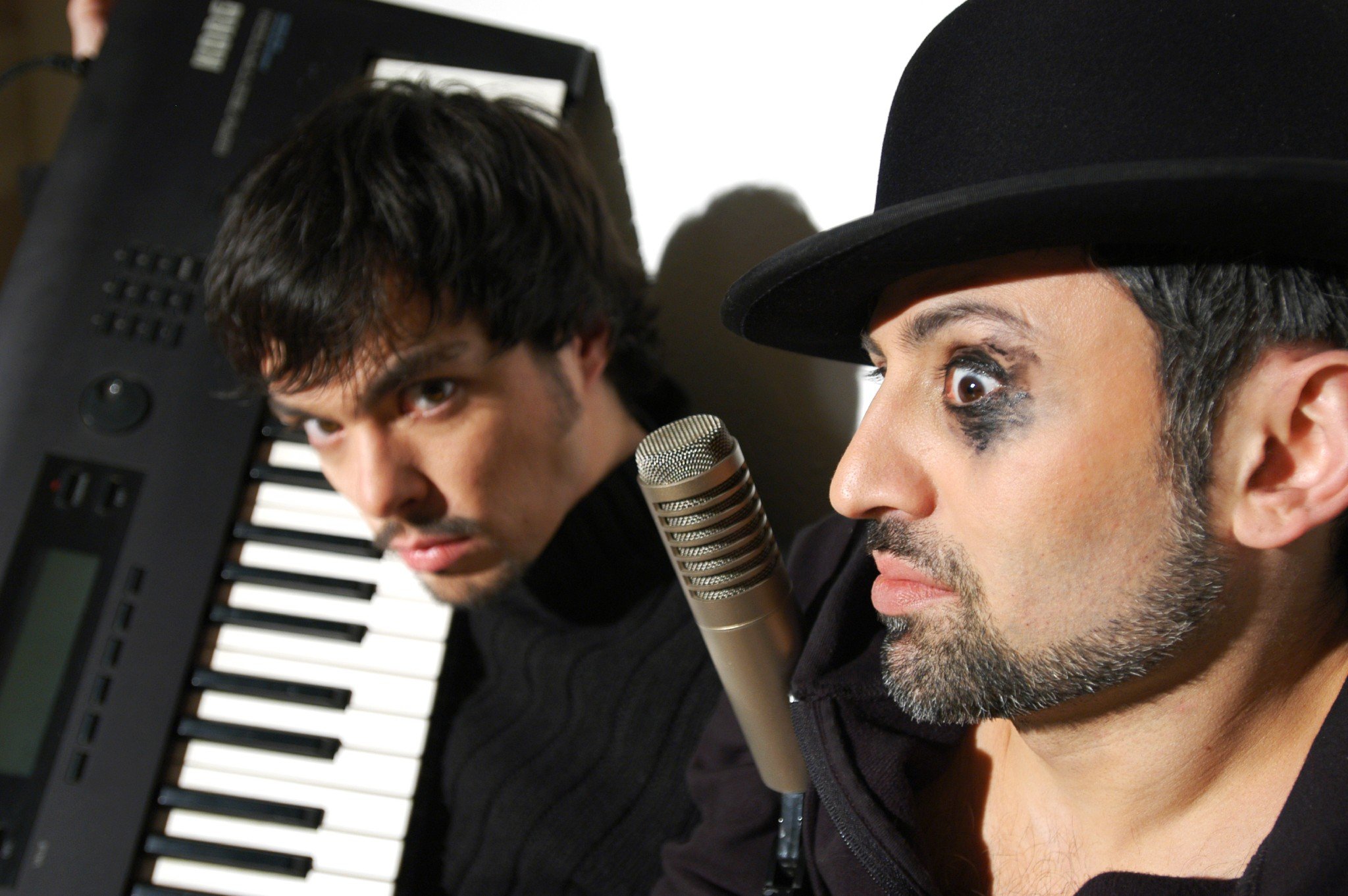 Monosurround: Musik, Videos, Statistiken und Fotos | Last.fm