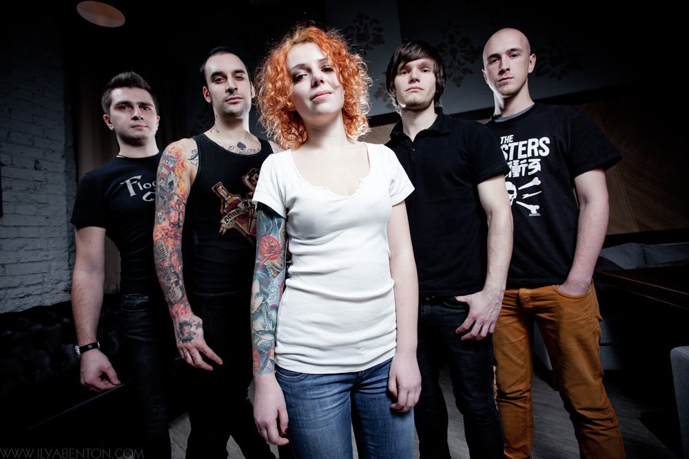 Песни группы рыжая. Paramore хейли уильямс. Кавер группа девушки. Песни группы рыжая. Хейли парамор 2023.