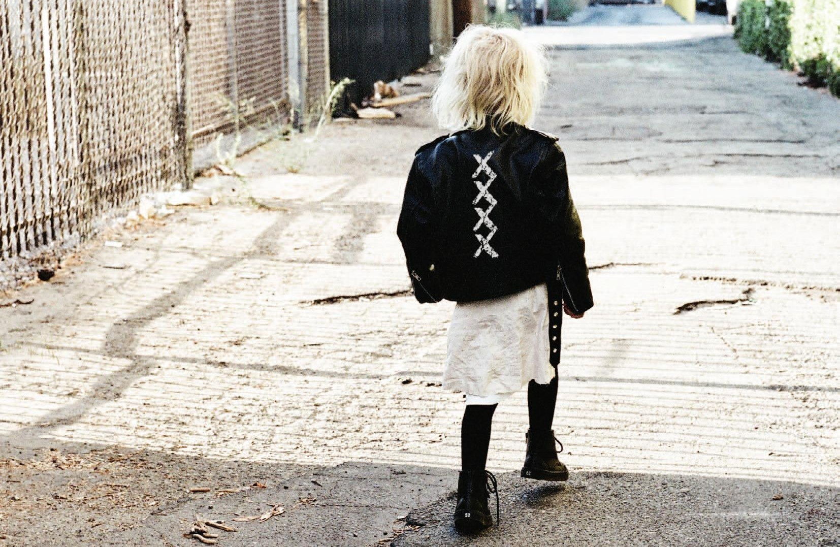 Комната со светодиодами. Go light up группа. Скетчерс lights. Skechers lights 40 размер. Skechers ultra light.