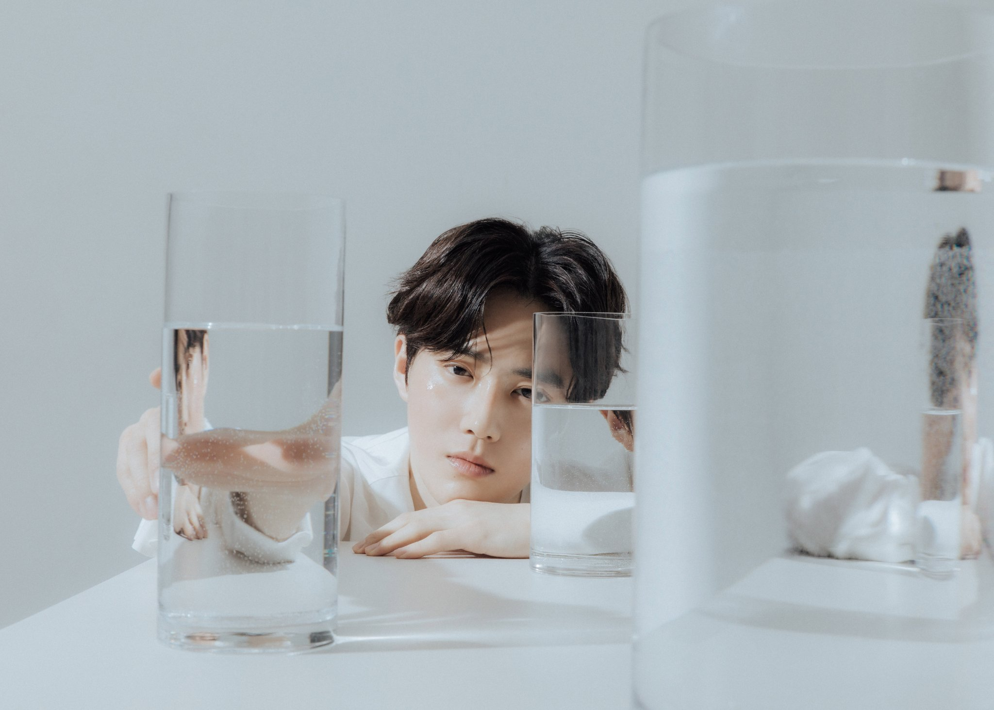 Почему в комнате сухо. Suho self-portrait. suho exo 2025. сухо из exo. suho exo self-portrait.