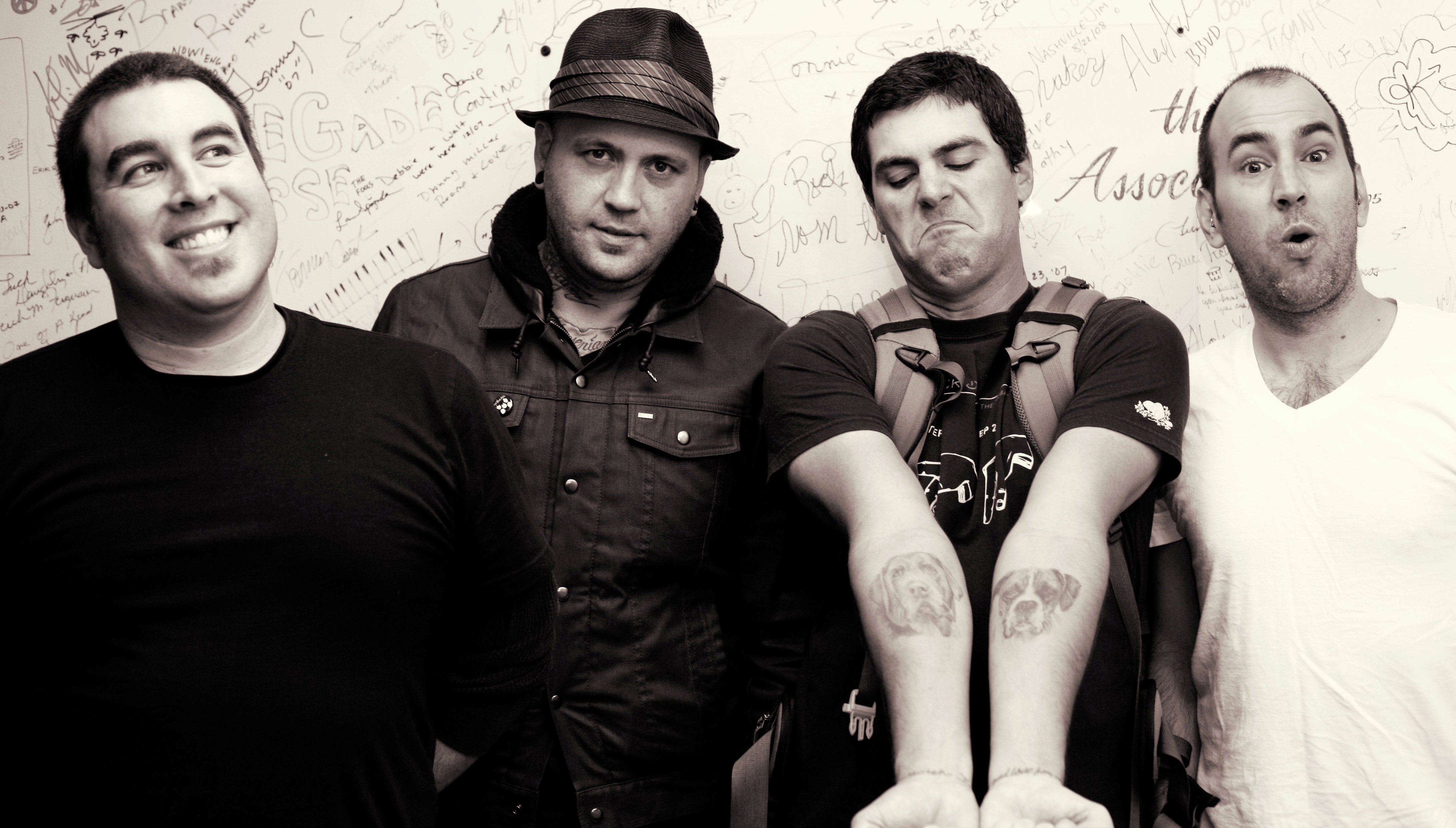 Alien and farm. Alien Ant Farm. Alien Ant Farm солист. Ant Farm группа. Алекс Баретто Alien Ant Farm.