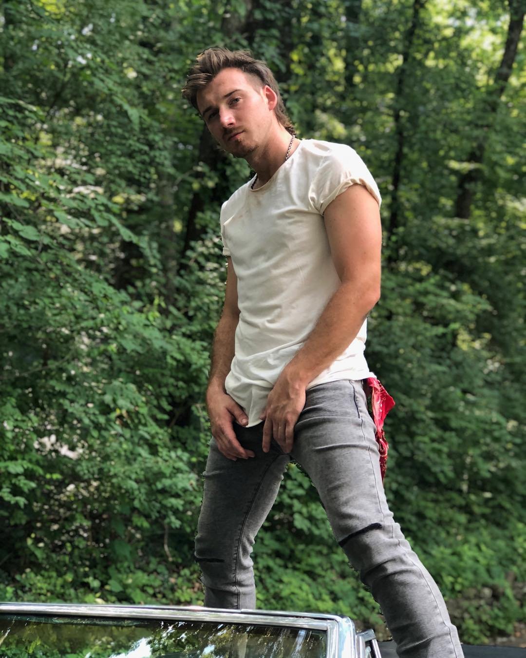 Morgan Wallen Barefoot