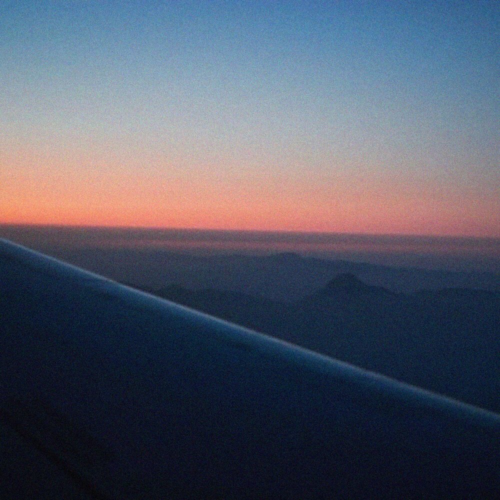 вышел покурить розовый закат текст. вышел покурить на дне черной воды. обложка вышел покурить розовый закат. цитаты вышел покурить. юра авангард готика.