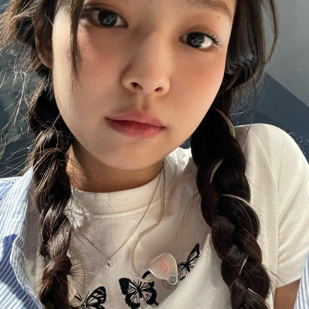 Подруга дженни. Дженни селфи. jennie on twitter.