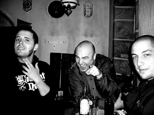 Мужской одеколон армия. Шрифт царь. Secret army. Secret army. Mothers army обложки альбомов.