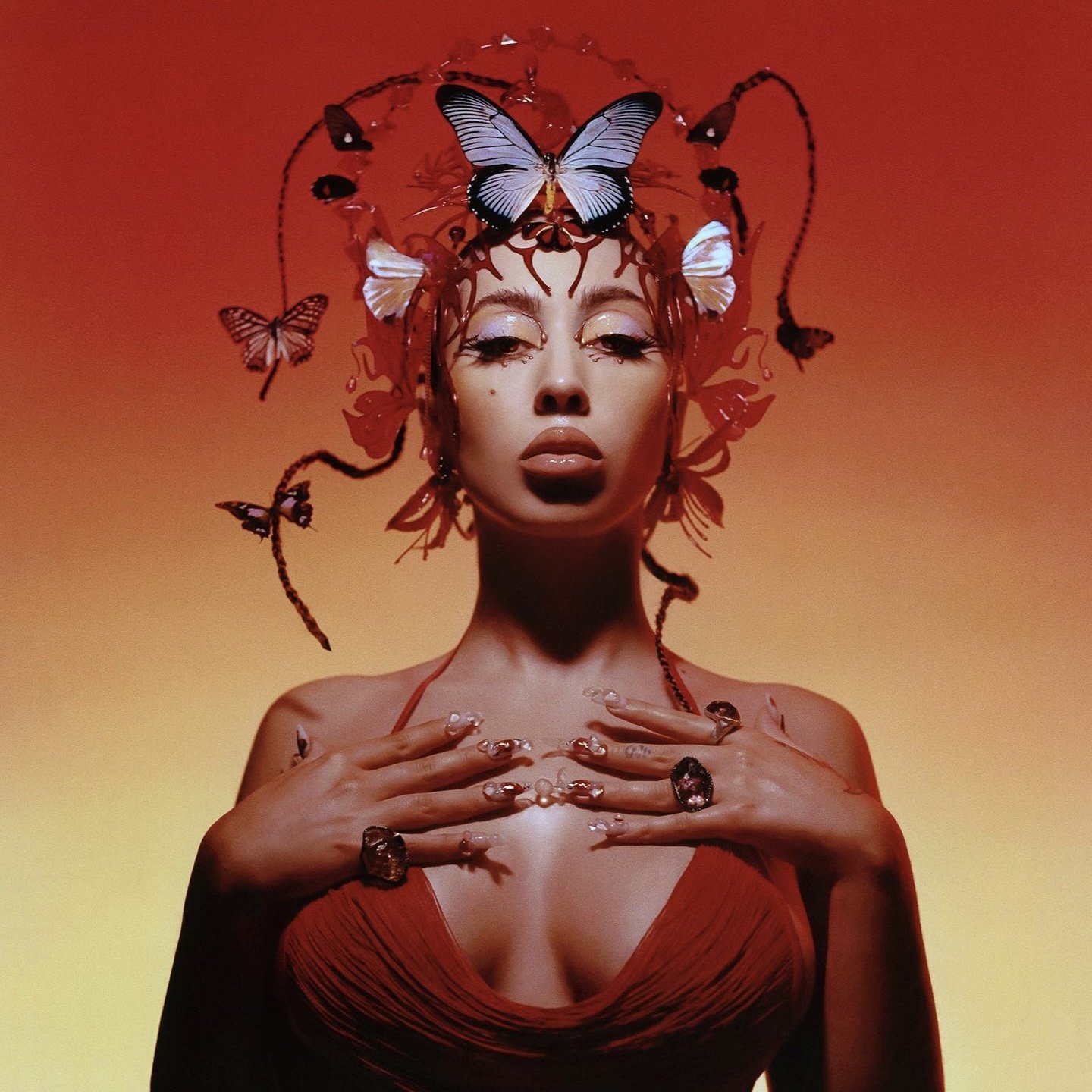 Перевод moonlight kali. Перевод moonlight kali. Moonlight текст. Кали учис певица. Kali uchis moonlight.