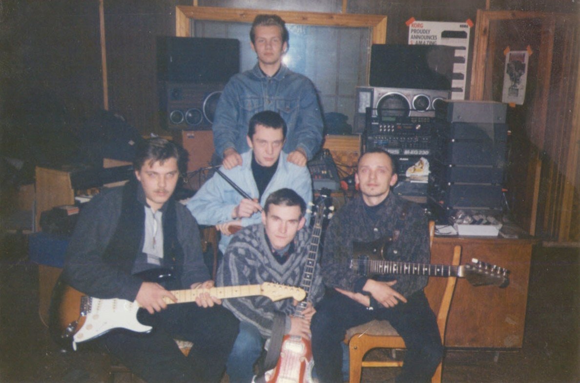 слушать песню чужое небо