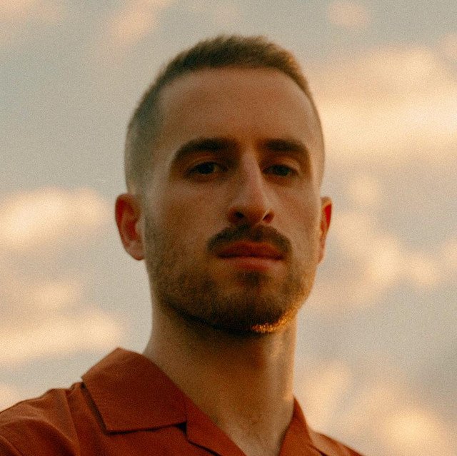 Luca hänni сейчас. Living the dream. Белоснежка luca damiano. Luca слушать. Luca слушать.