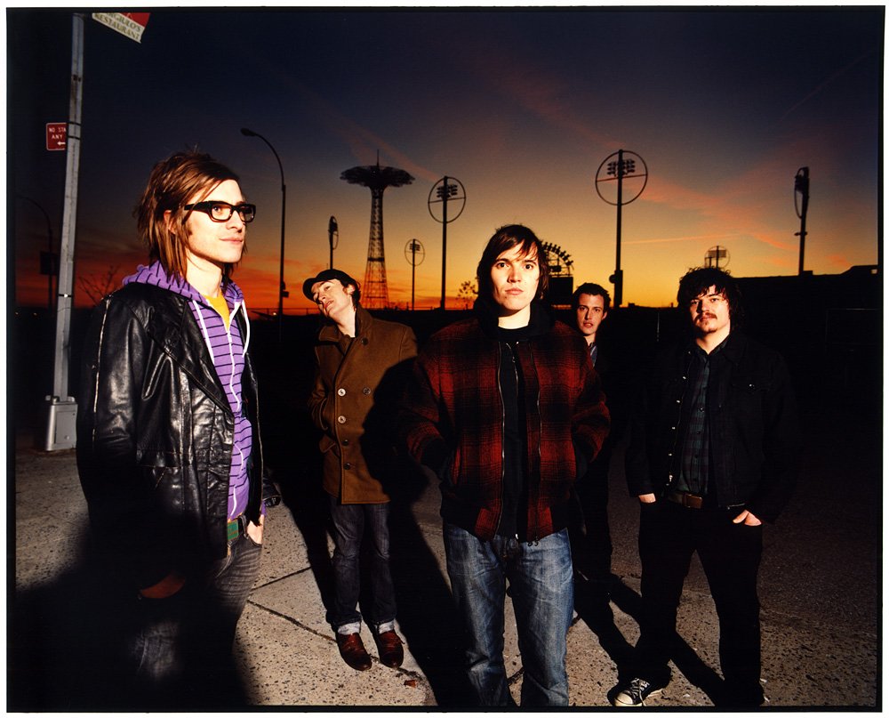 Бизнесмен в самолете. Путешествие на самолете. People in planes. Мужчина в самолете. As far as the eye can see рон оливер.