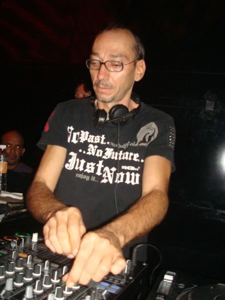 O'neill richard "unlock". Человек невидимка 2000. Rick pier o'neil - pircie. Poclett neil richard. Rick neil.